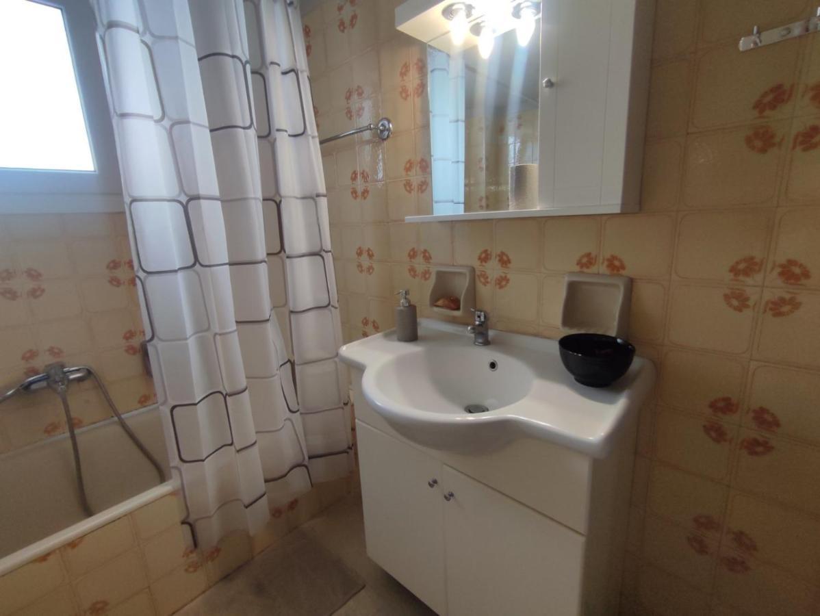 2 Br110 Sqm Free Parking Full Clima Lägenhet Patras Exteriör bild